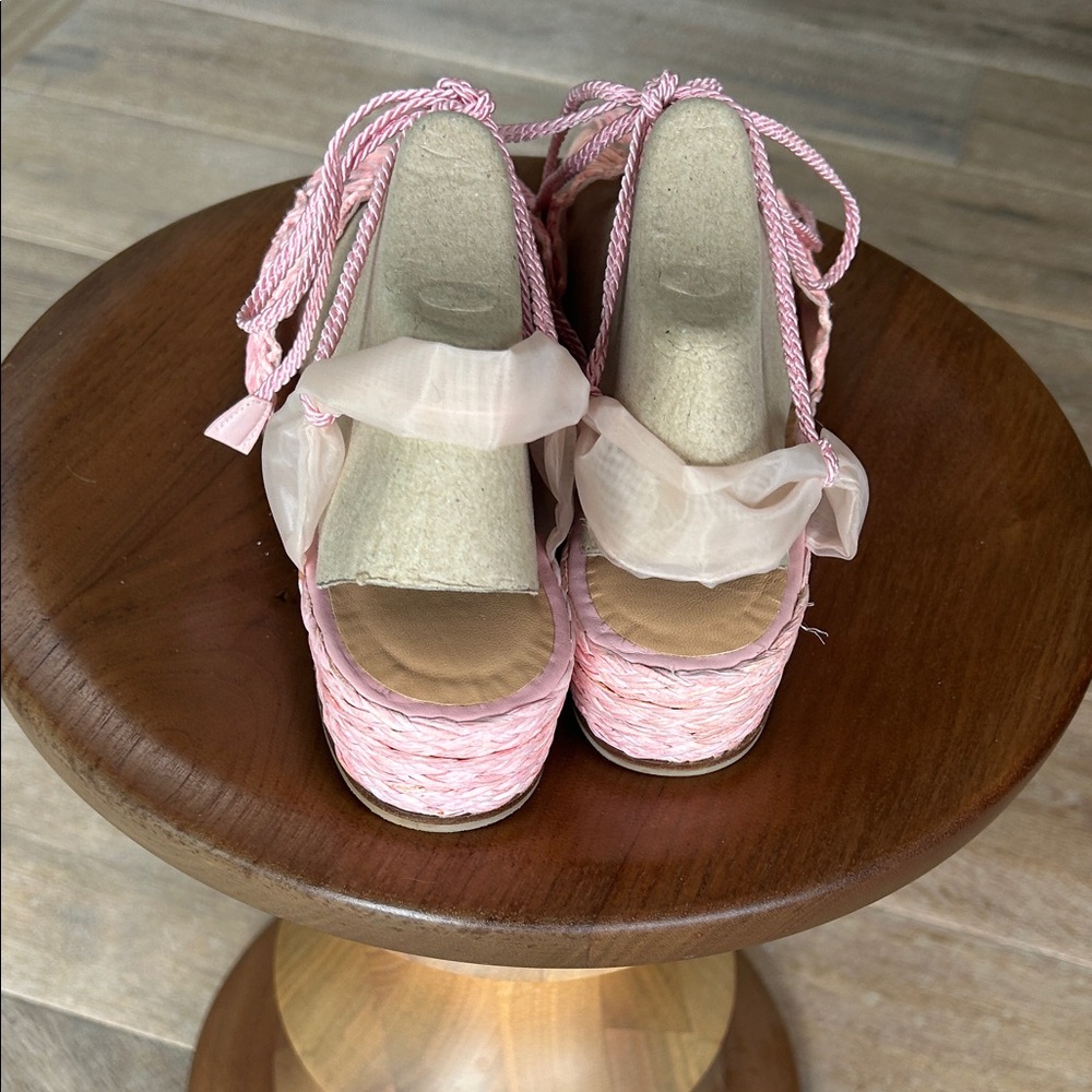 Stuart Weitzman Elegant Pink Floral Women's Shoes - Picture 3 of 7